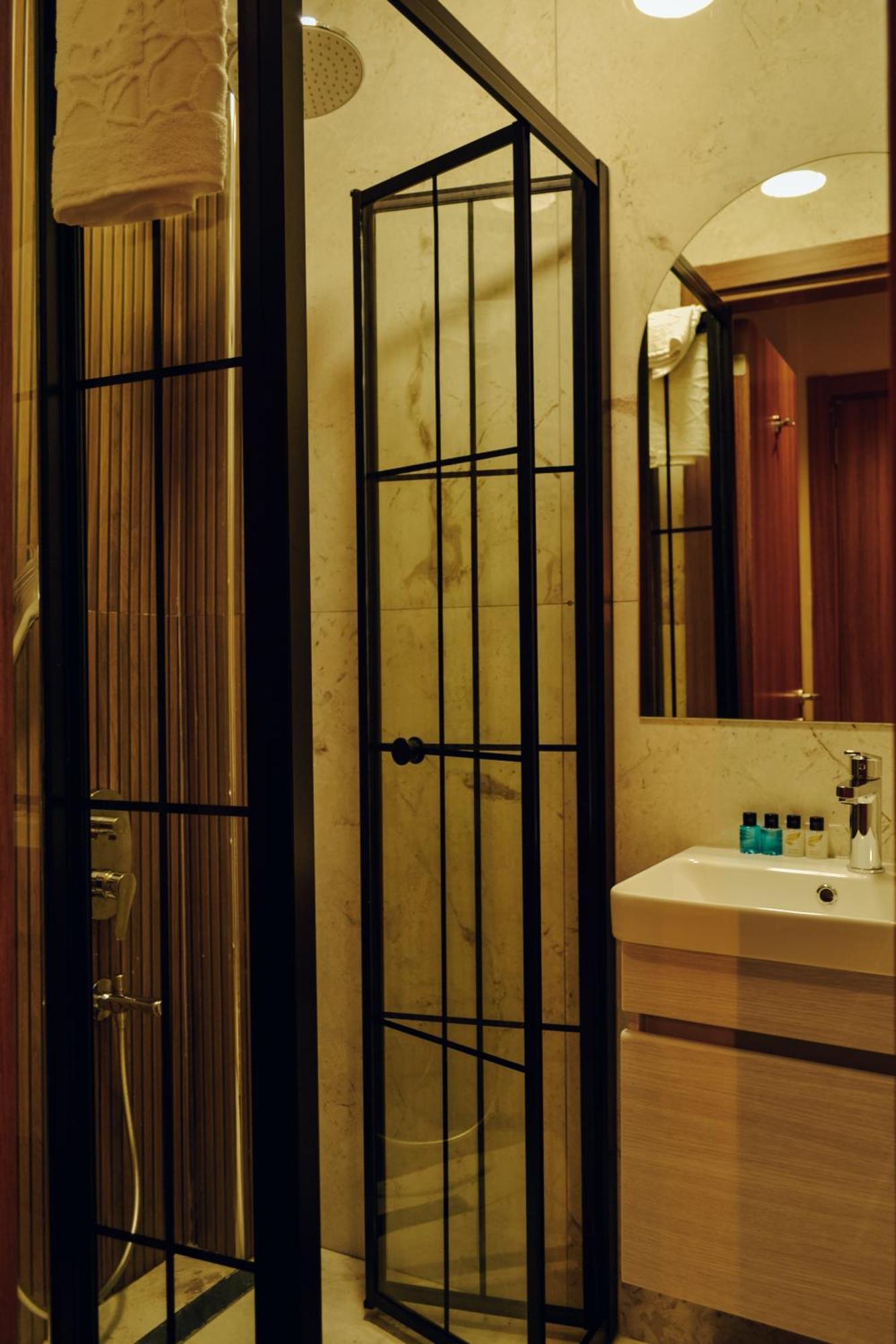 Galata Calm Tale Hotel อิสตันบูล ภายนอก รูปภาพ